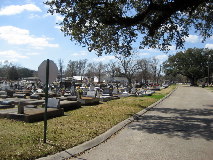 All photos are the property of LaCemeteries © and may